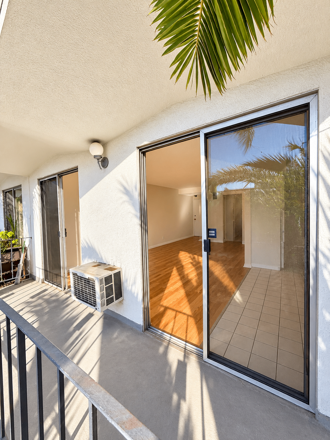 1 bedroom apartment with balcony, pet friendly in 1036 N Crescent Heights Blvd, Unit 6 West Hollywood, CA 90046 — photo 9