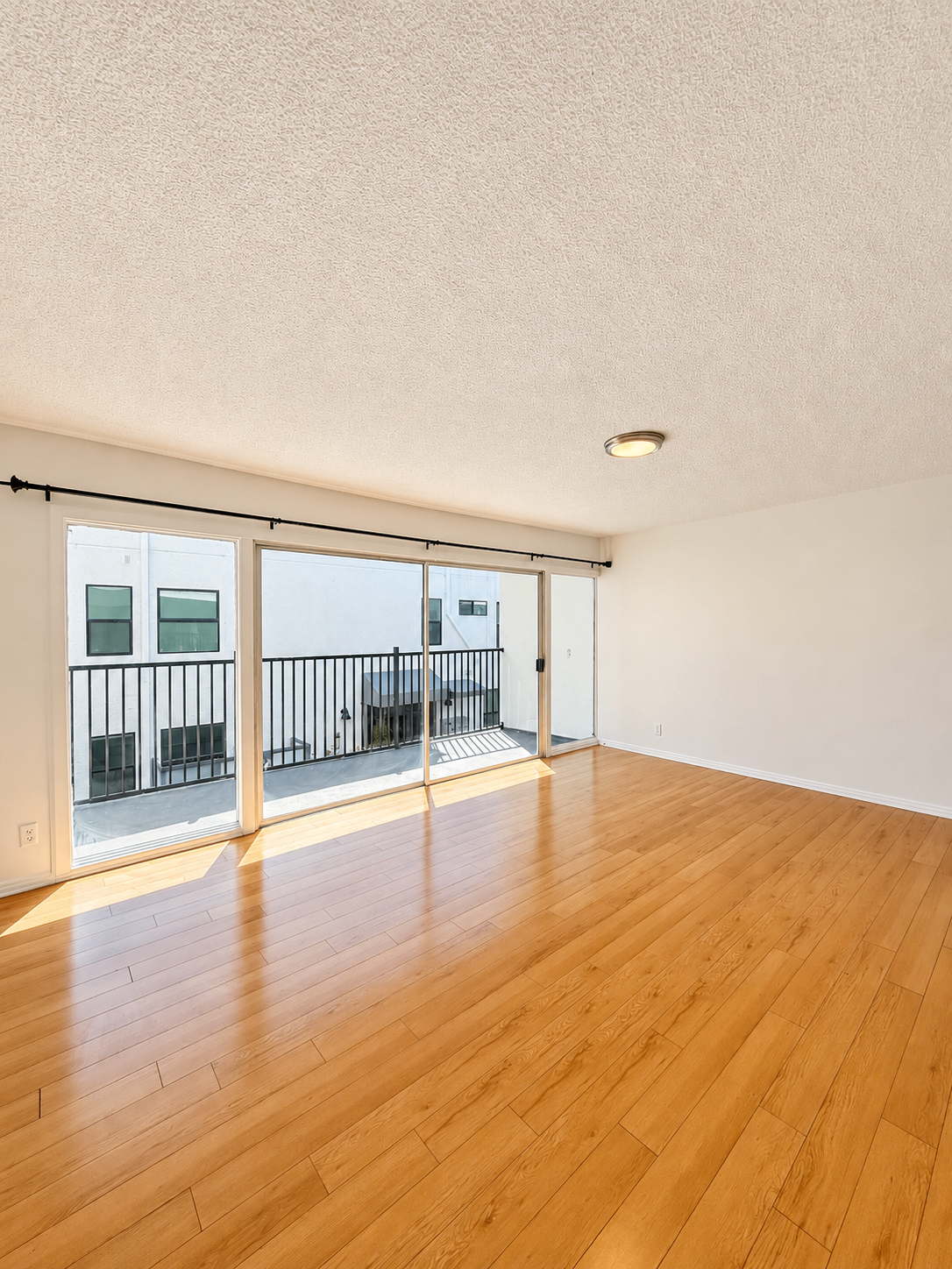1 bedroom apartment with balcony, pet friendly in 1270 Ozeta Terrace, Unit 4 West Hollywood, CA 90069 — photo 10