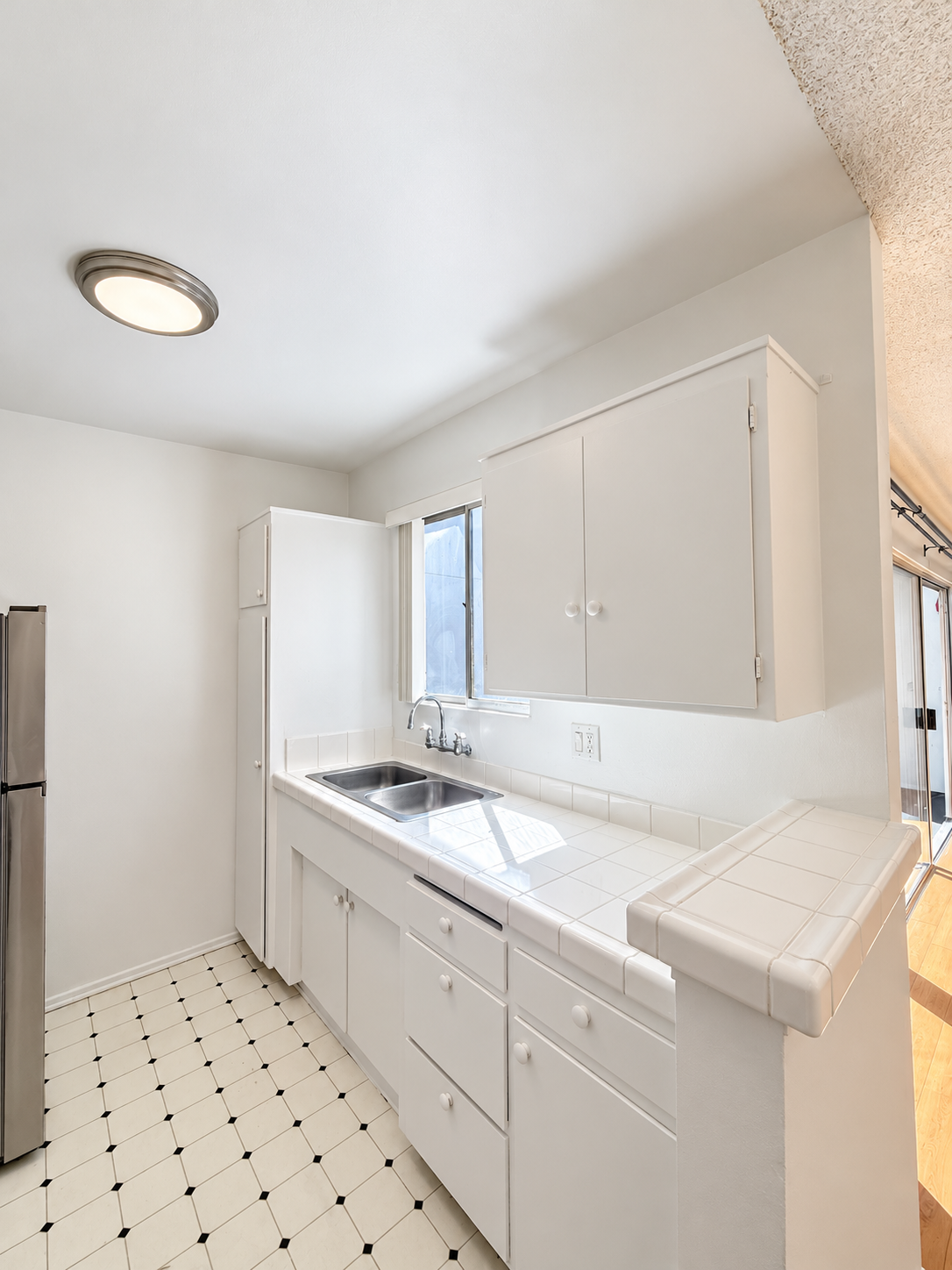 1 bedroom apartment with balcony, pet friendly in 1270 Ozeta Terrace, Unit 4 West Hollywood, CA 90069 — photo 5