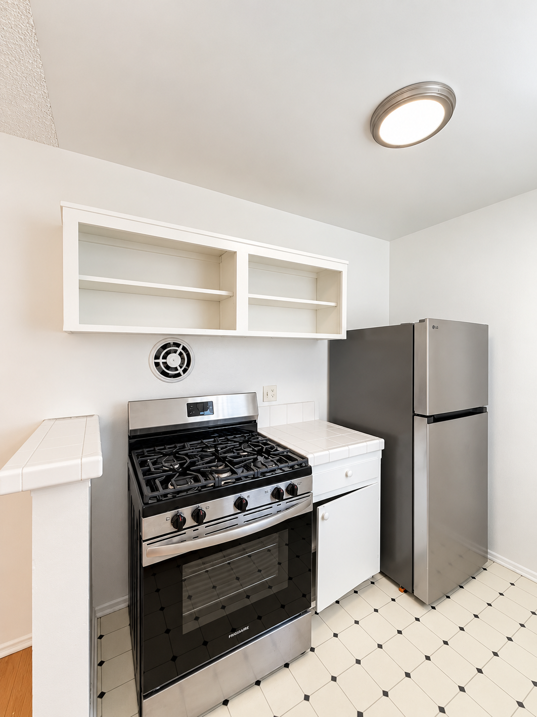 1 bedroom apartment with balcony, pet friendly in 1270 Ozeta Terrace, Unit 4 West Hollywood, CA 90069 — photo 6