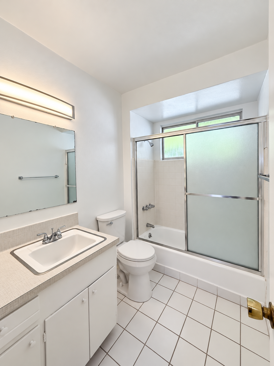 1 bedroom apartment with balcony, pet friendly in 1270 Ozeta Terrace, Unit 4 West Hollywood, CA 90069 — photo 8
