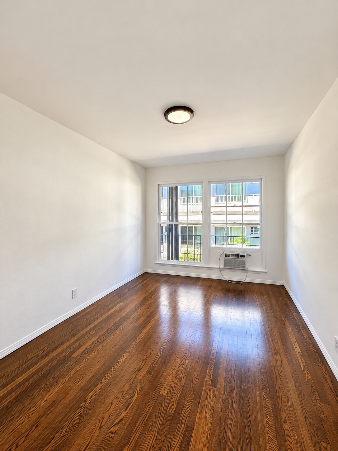 2 bedroom apartment, pet friendly in 133 S Croft Ave, Unit 7 Los Angeles, CA 90048 — photo 4