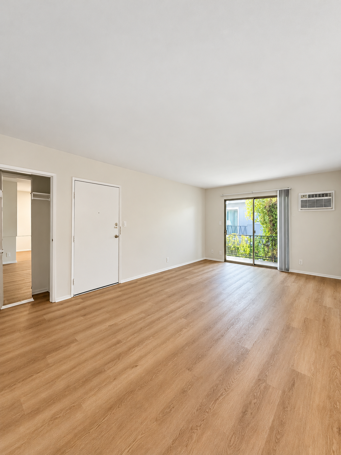 1 bedroom apartment with balcony, pet friendly in 648 Hayworth Ave, Unit 7 Los Angeles, CA 90048 — photo 9