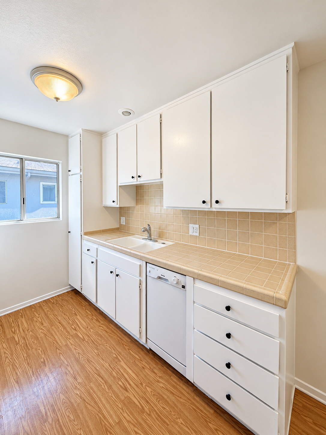 1 bedroom apartment with balcony, pet friendly in 648 Hayworth Ave, Unit 7 Los Angeles, CA 90048 — photo 6