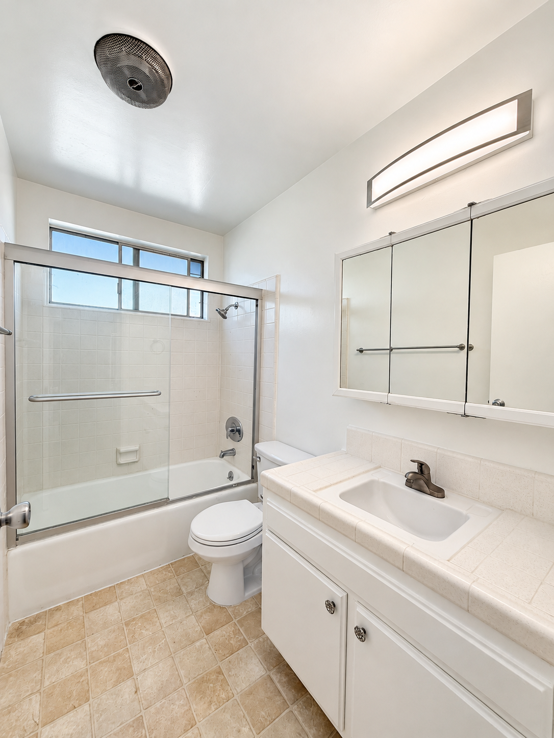 1 bedroom apartment with balcony, pet friendly in 648 Hayworth Ave, Unit 7 Los Angeles, CA 90048 — photo 7