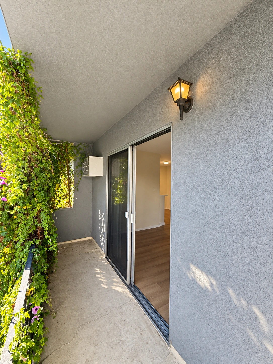 1 bedroom apartment with balcony, pet friendly in 648 Hayworth Ave, Unit 7 Los Angeles, CA 90048 — photo 8
