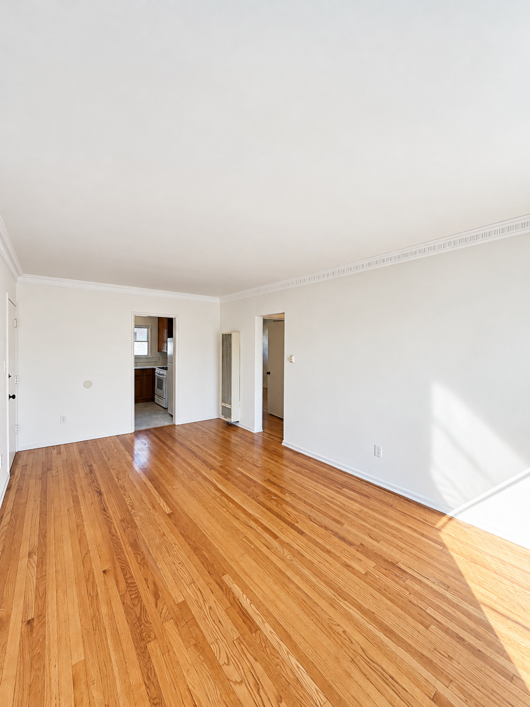 1 bedroom apartment, pet friendly in 2146 Beachwood Dr, Unit 4 Los Angeles, CA 90068 — photo 11