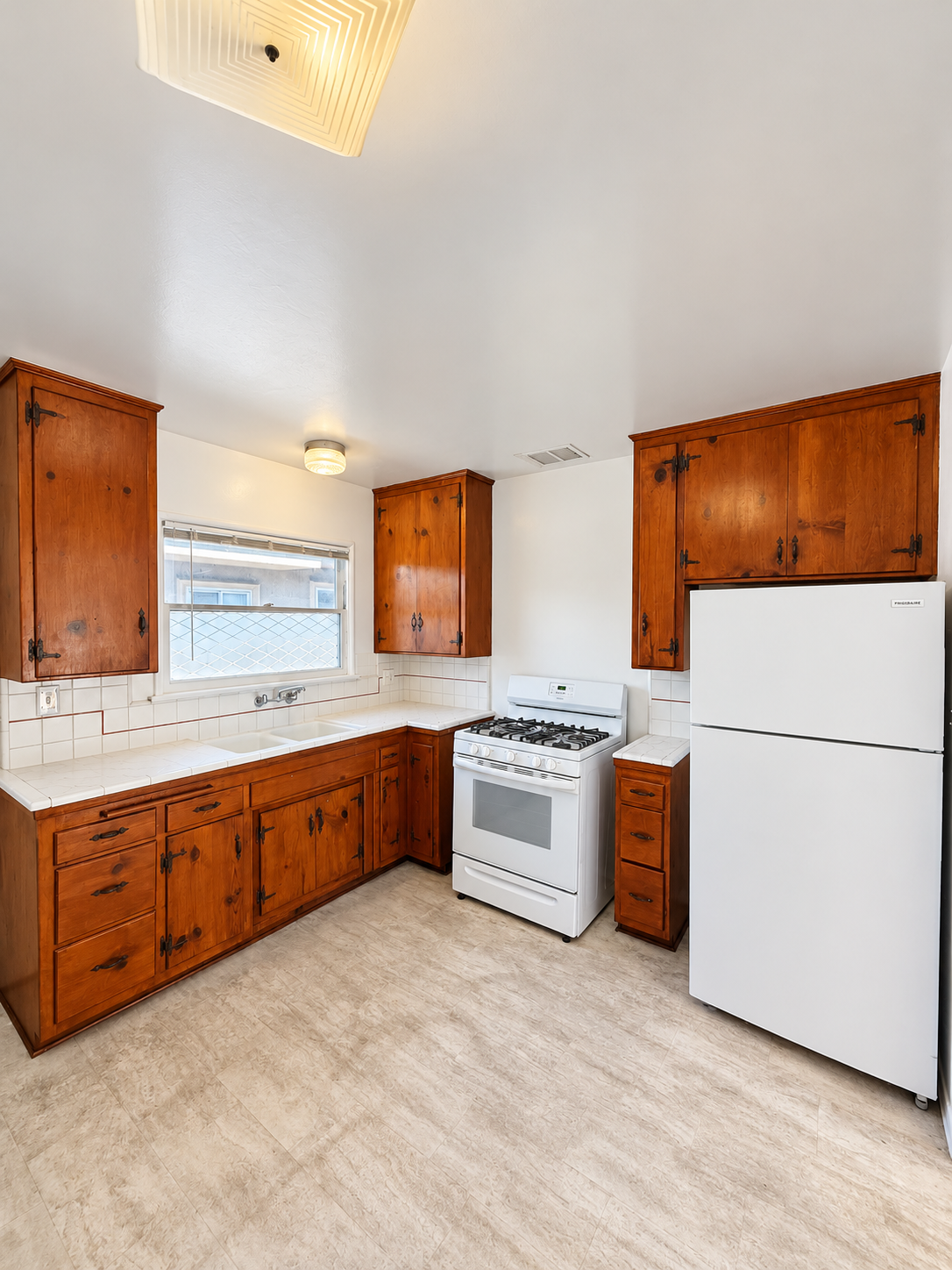 1 bedroom apartment, pet friendly in 2146 Beachwood Dr, Unit 4 Los Angeles, CA 90068 — photo 6