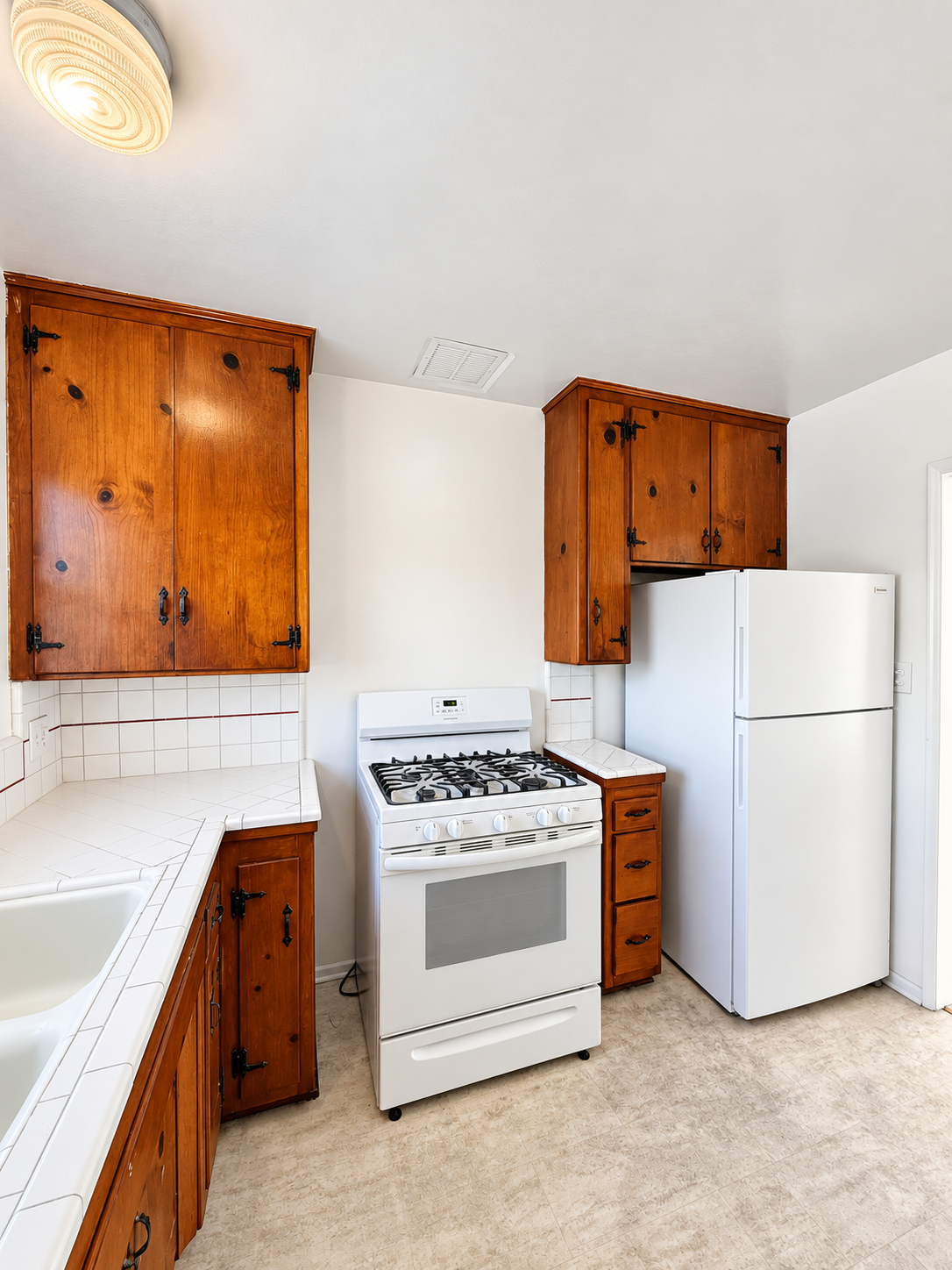 1 bedroom apartment, pet friendly in 2146 Beachwood Dr, Unit 4 Los Angeles, CA 90068 — photo 5