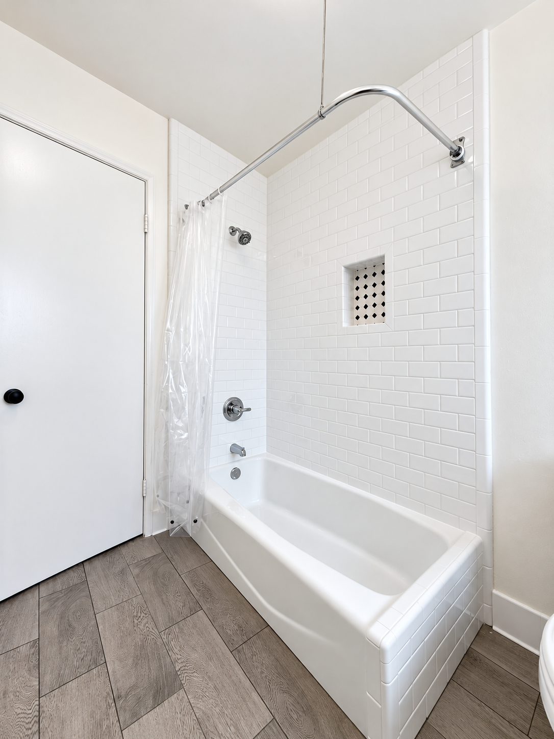 1 bedroom apartment, pet friendly in 2146 Beachwood Dr, Unit 4 Los Angeles, CA 90068 — photo 8