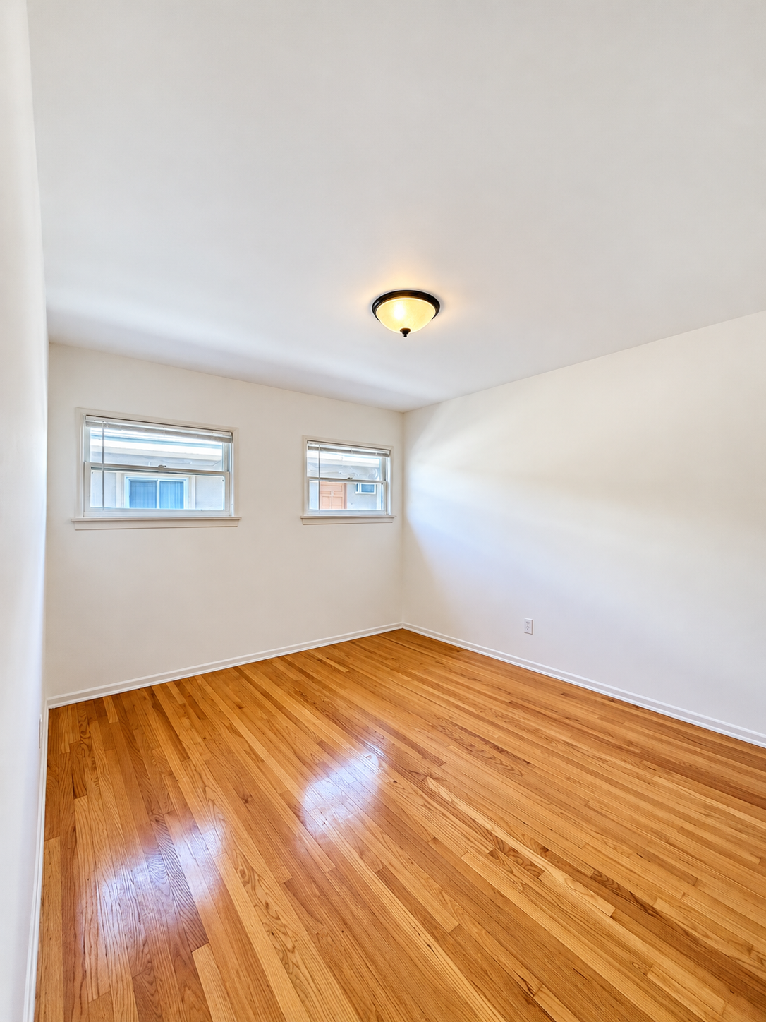 1 bedroom apartment, pet friendly in 2146 Beachwood Dr, Unit 4 Los Angeles, CA 90068 — photo 4