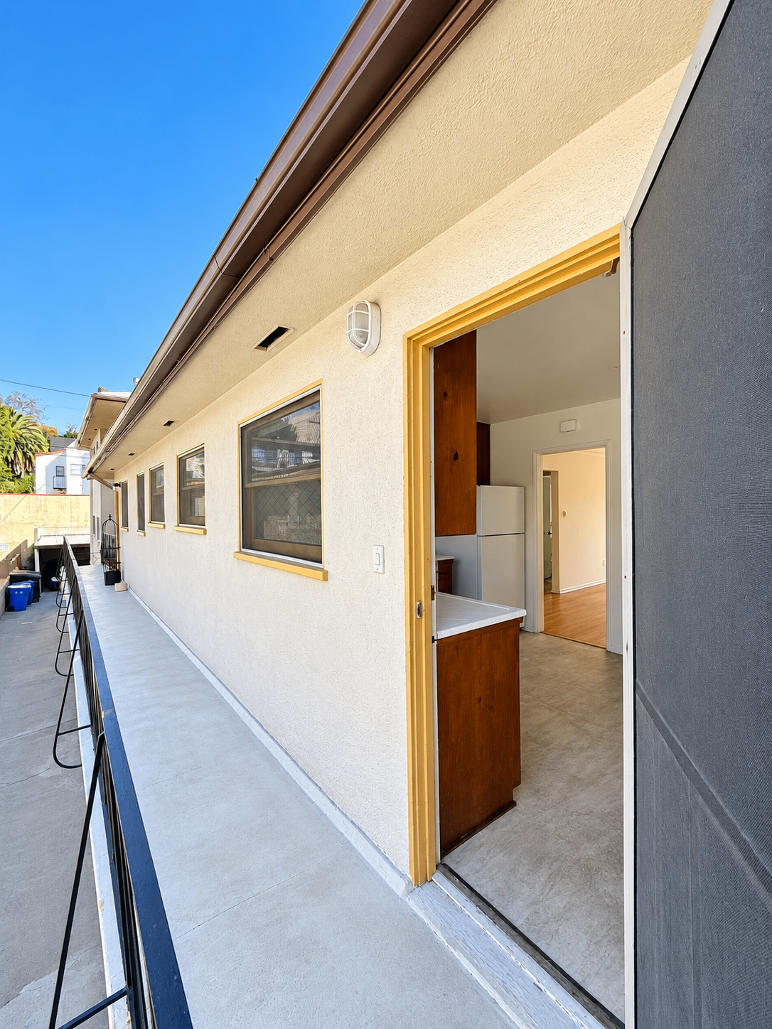 1 bedroom apartment, pet friendly in 2146 Beachwood Dr, Unit 4 Los Angeles, CA 90068 — photo 10