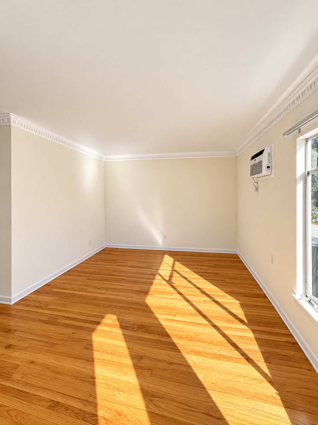 1 bedroom apartment, pet friendly in 2148 Beachwood Dr, Unit 2 Los Angeles, CA 90068 — photo 9