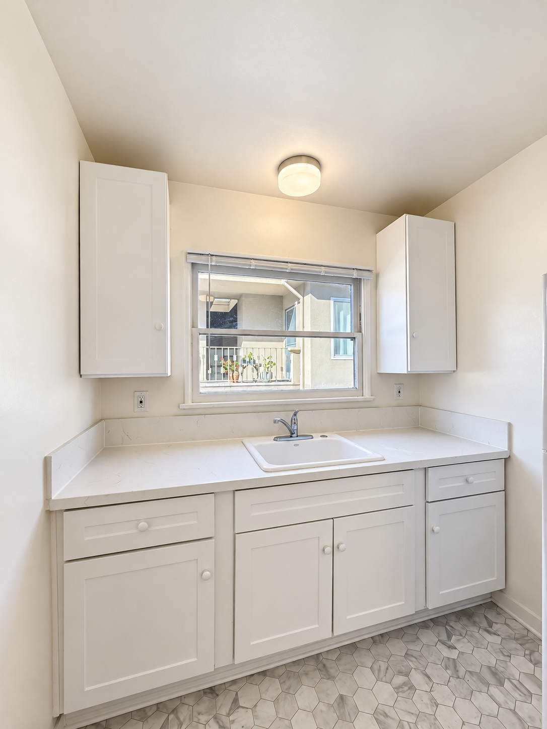 1 bedroom apartment, pet friendly in 2148 Beachwood Dr, Unit 2 Los Angeles, CA 90068 — photo 5