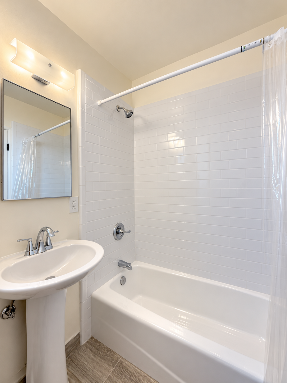 1 bedroom apartment, pet friendly in 2148 Beachwood Dr, Unit 2 Los Angeles, CA 90068 — photo 7