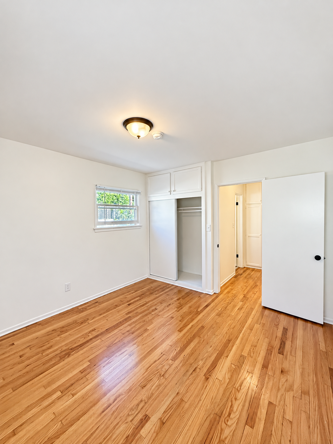 1 bedroom apartment, pet friendly in 2148 Beachwood Dr, Unit 2 Los Angeles, CA 90068 — photo 13
