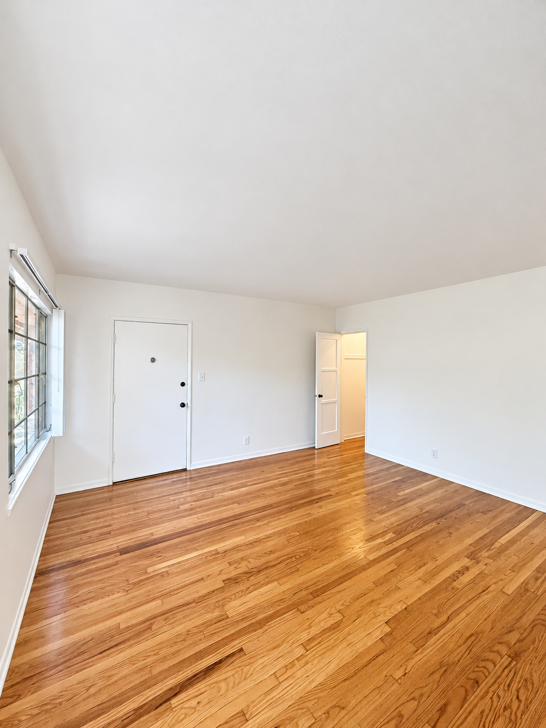 1 bedroom apartment, pet friendly in 1416 N Gardner St, Unit 3 Los Angeles, CA 90046 — photo 4