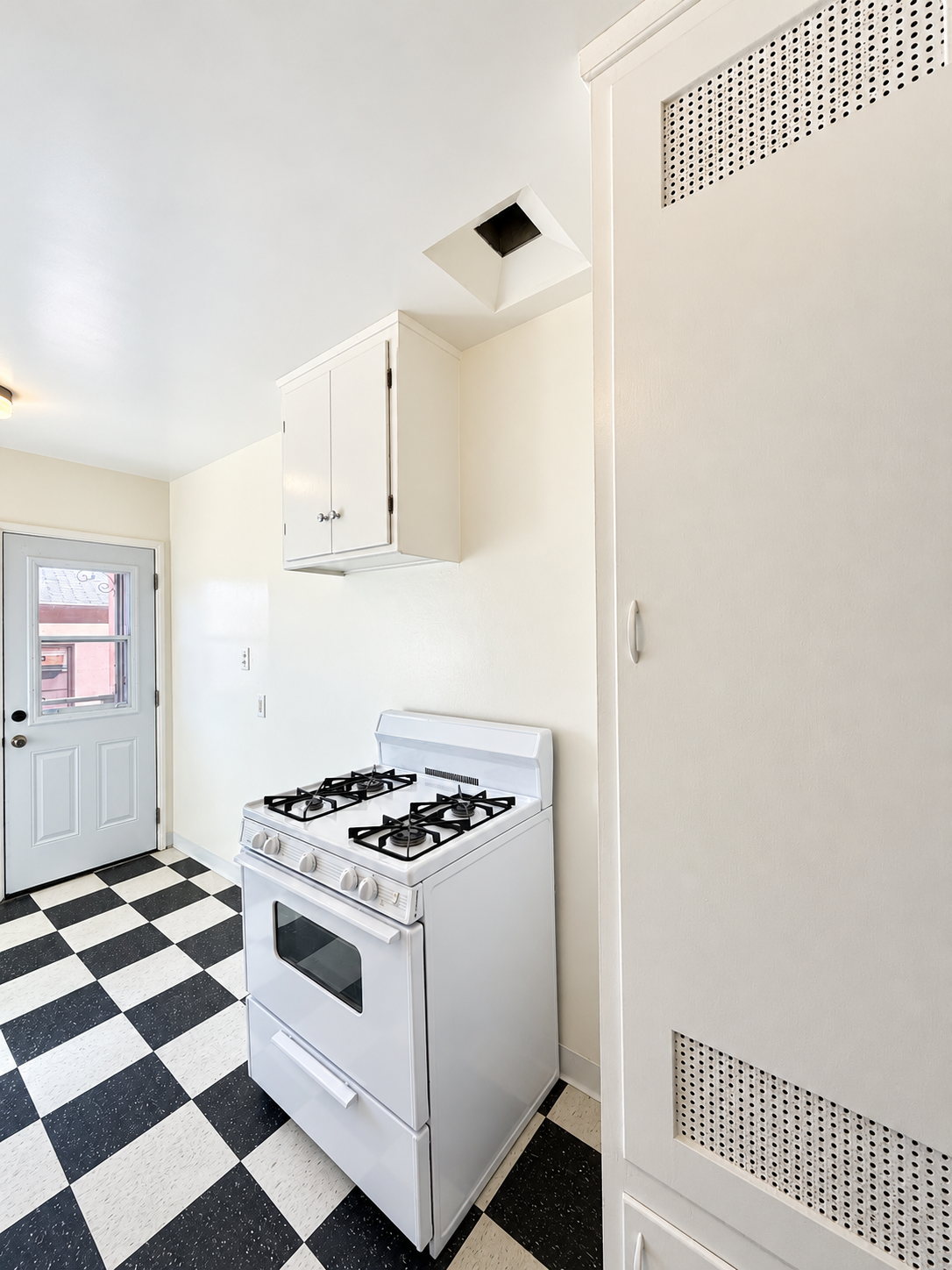 1 bedroom apartment, pet friendly in 1416 N Gardner St, Unit 3 Los Angeles, CA 90046 — photo 6