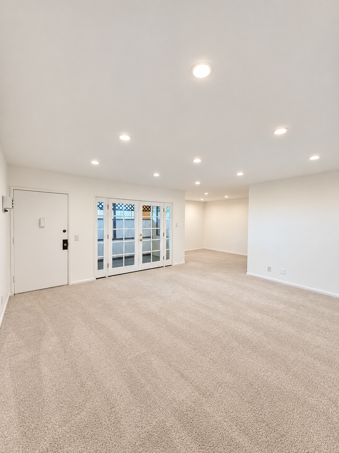1 bedroom apartment with balcony and pool, pet friendly in 1023 Hancock Ave, Unit 212 West Hollywood, CA 90069 — photo 2