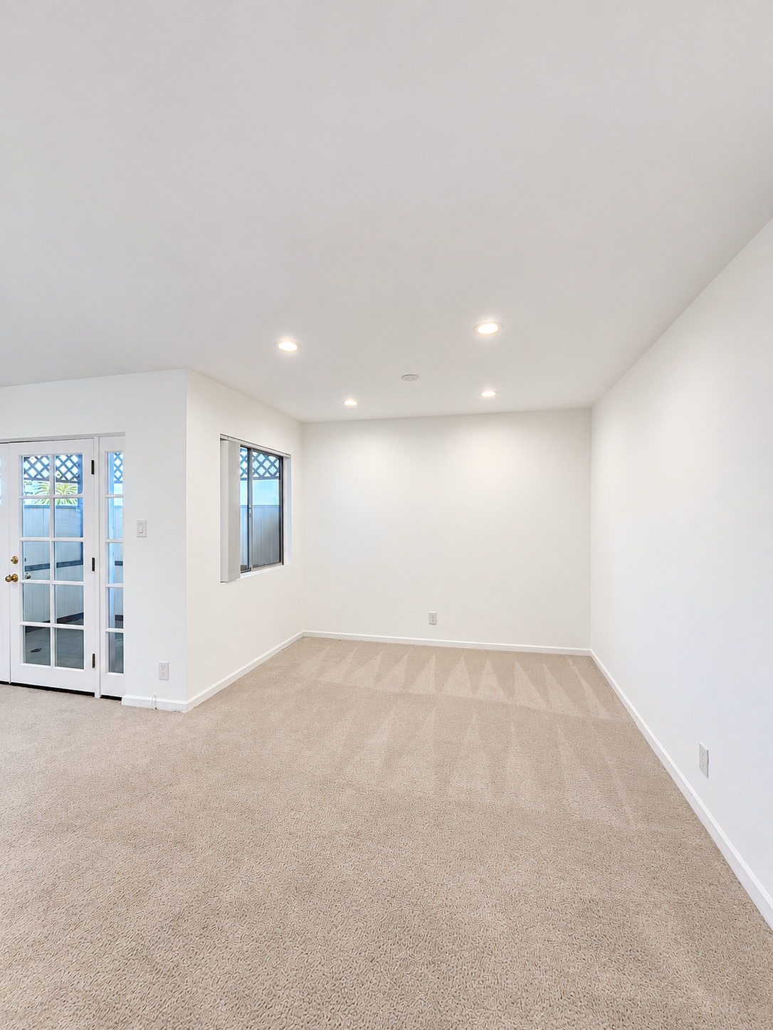1 bedroom apartment with balcony and pool, pet friendly in 1023 Hancock Ave, Unit 212 West Hollywood, CA 90069 — photo 16