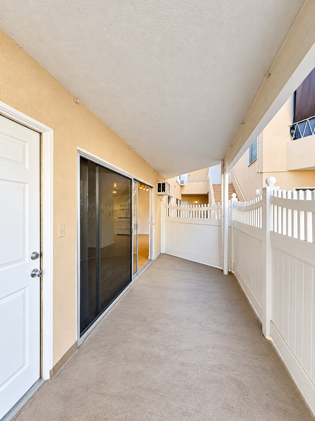 2 bedroom apartment with pool, pet friendly in 1327 Laurel Ave, Unit 4 West Hollywood, CA 90046 — photo 8