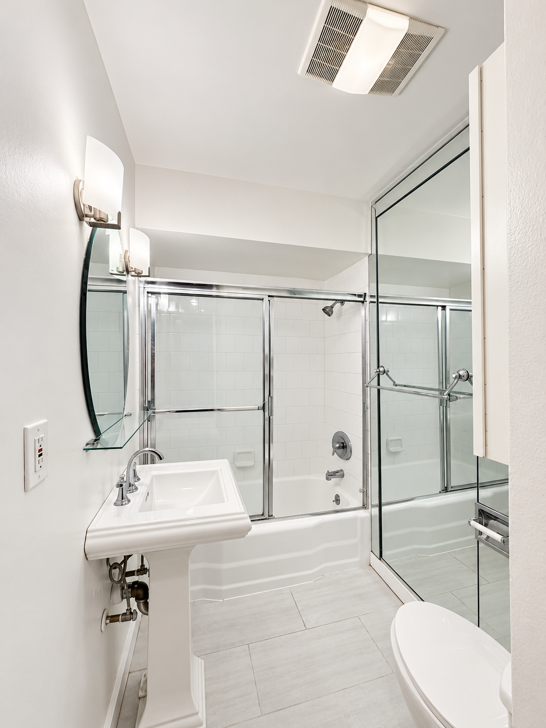 2 bedroom apartment with pool, pet friendly in 1327 Laurel Ave, Unit 4 West Hollywood, CA 90046 — photo 7