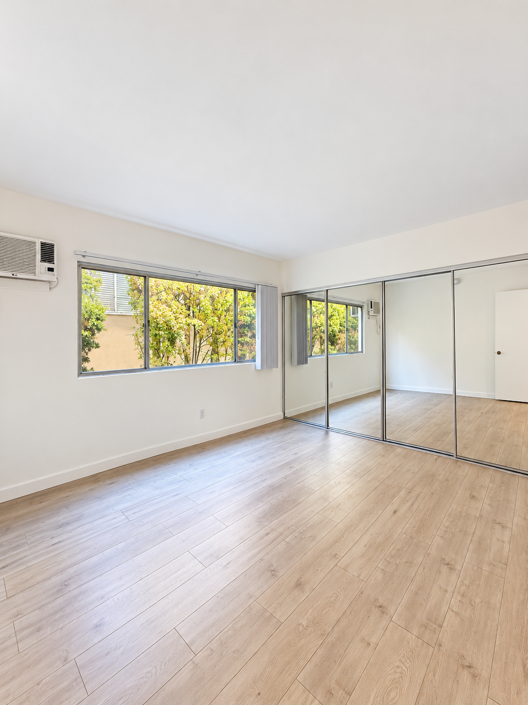 2 bedroom apartment with pool, pet friendly in 1327 Laurel Ave, Unit 4 West Hollywood, CA 90046 — photo 13