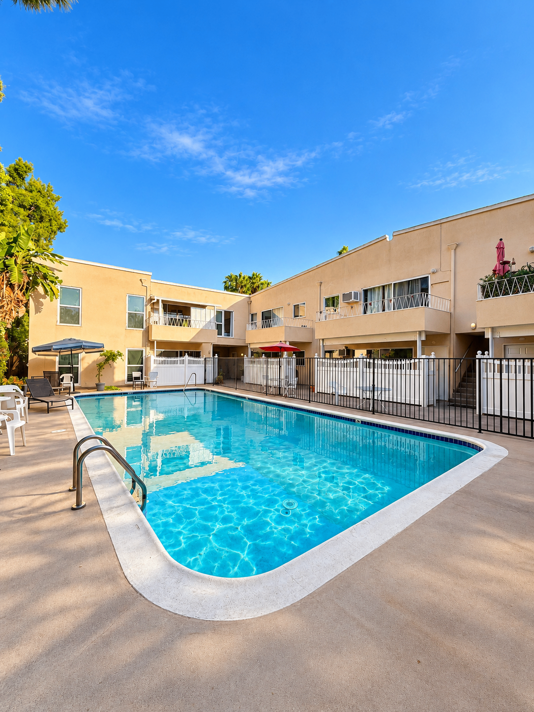 2 bedroom apartment with pool, pet friendly in 1327 Laurel Ave, Unit 4 West Hollywood, CA 90046 — photo 9