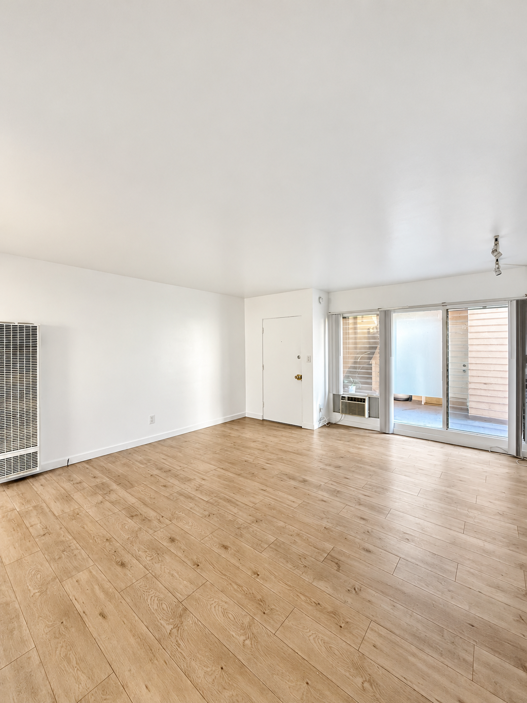 apartment with pool, pet friendly in 1327 Laurel Ave, Unit 5 West Hollywood, CA 90046 — photo 8