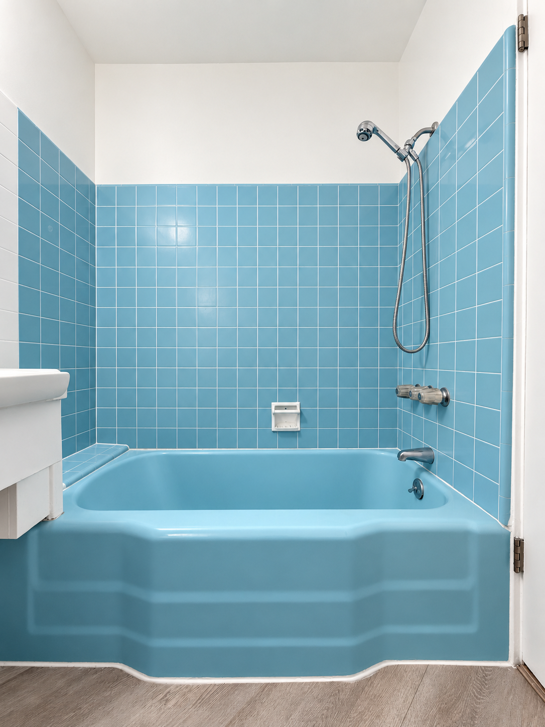 apartment with pool, pet friendly in 1327 Laurel Ave, Unit 5 West Hollywood, CA 90046 — photo 6