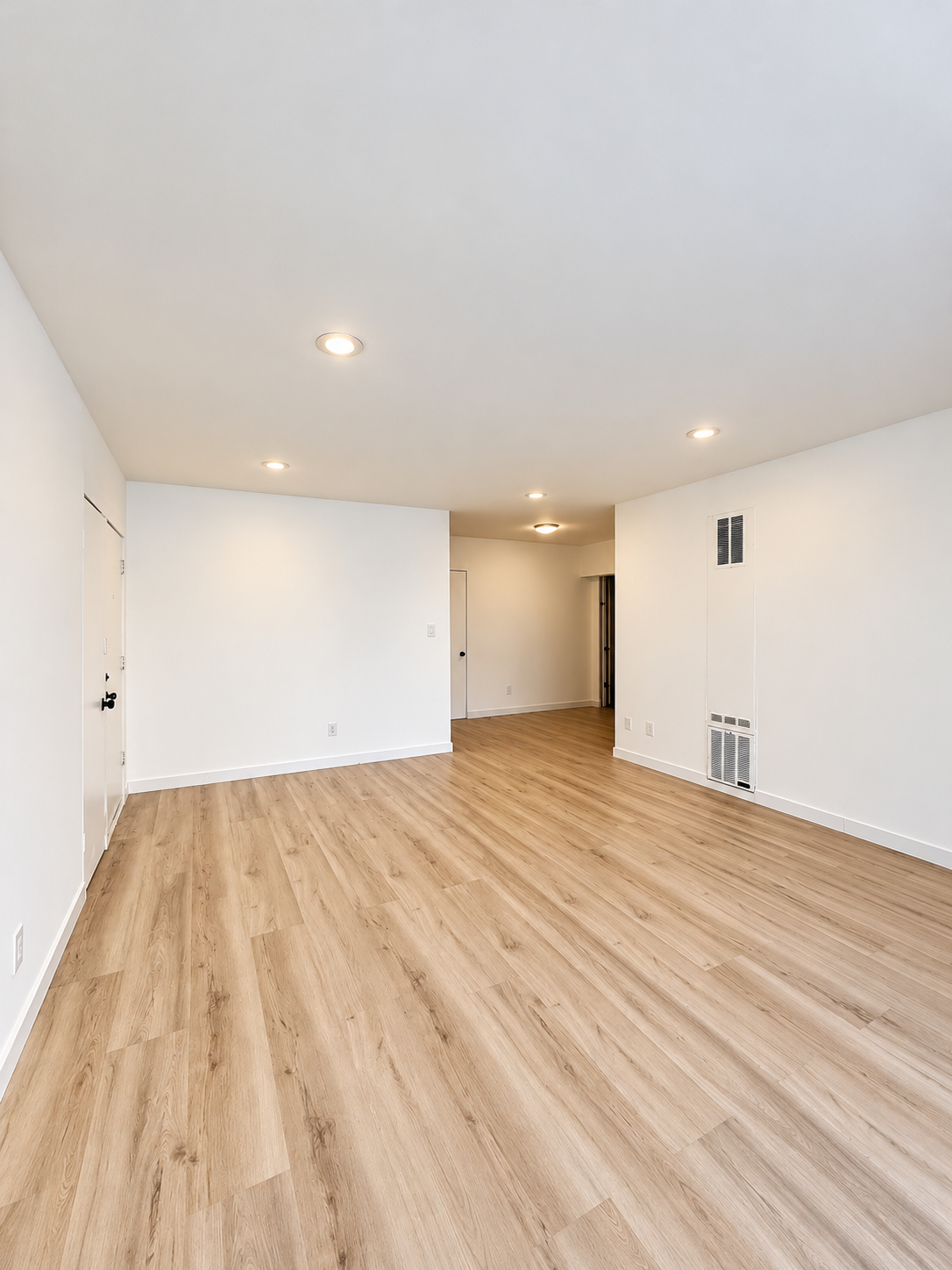 1 bedroom apartment with pool, pet friendly in 1327 Laurel Ave, Unit 7 West Hollywood, CA 90046 — photo 2
