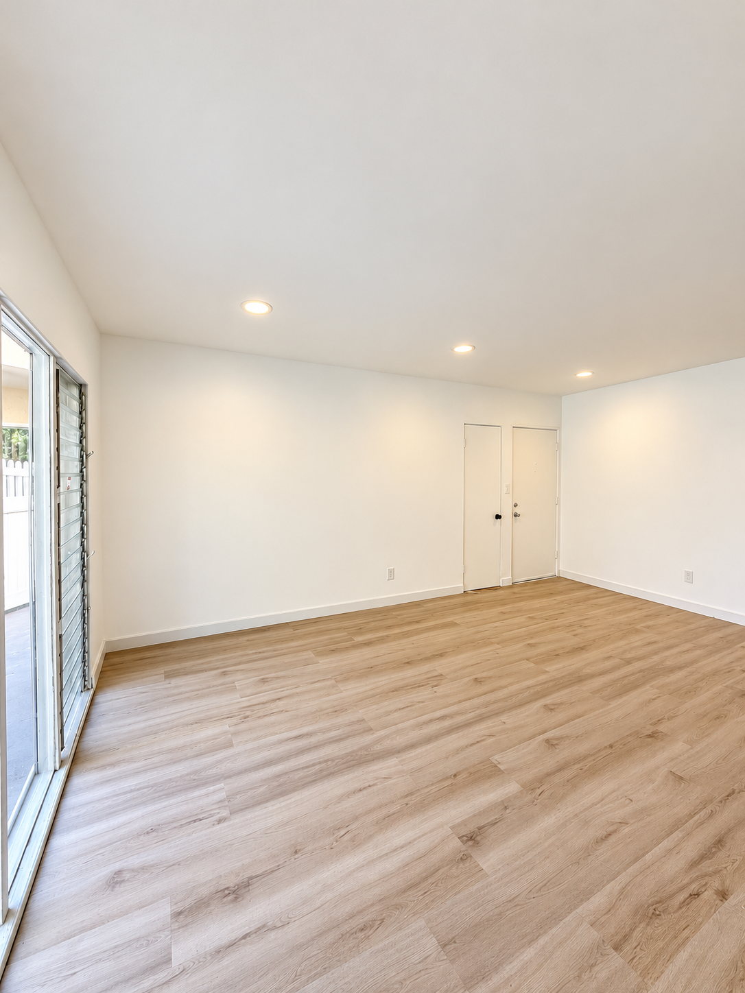 1 bedroom apartment with pool, pet friendly in 1327 Laurel Ave, Unit 7 West Hollywood, CA 90046 — photo 11