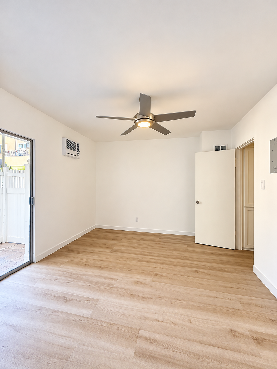 1 bedroom apartment with pool, pet friendly in 1327 Laurel Ave, Unit 7 West Hollywood, CA 90046 — photo 4