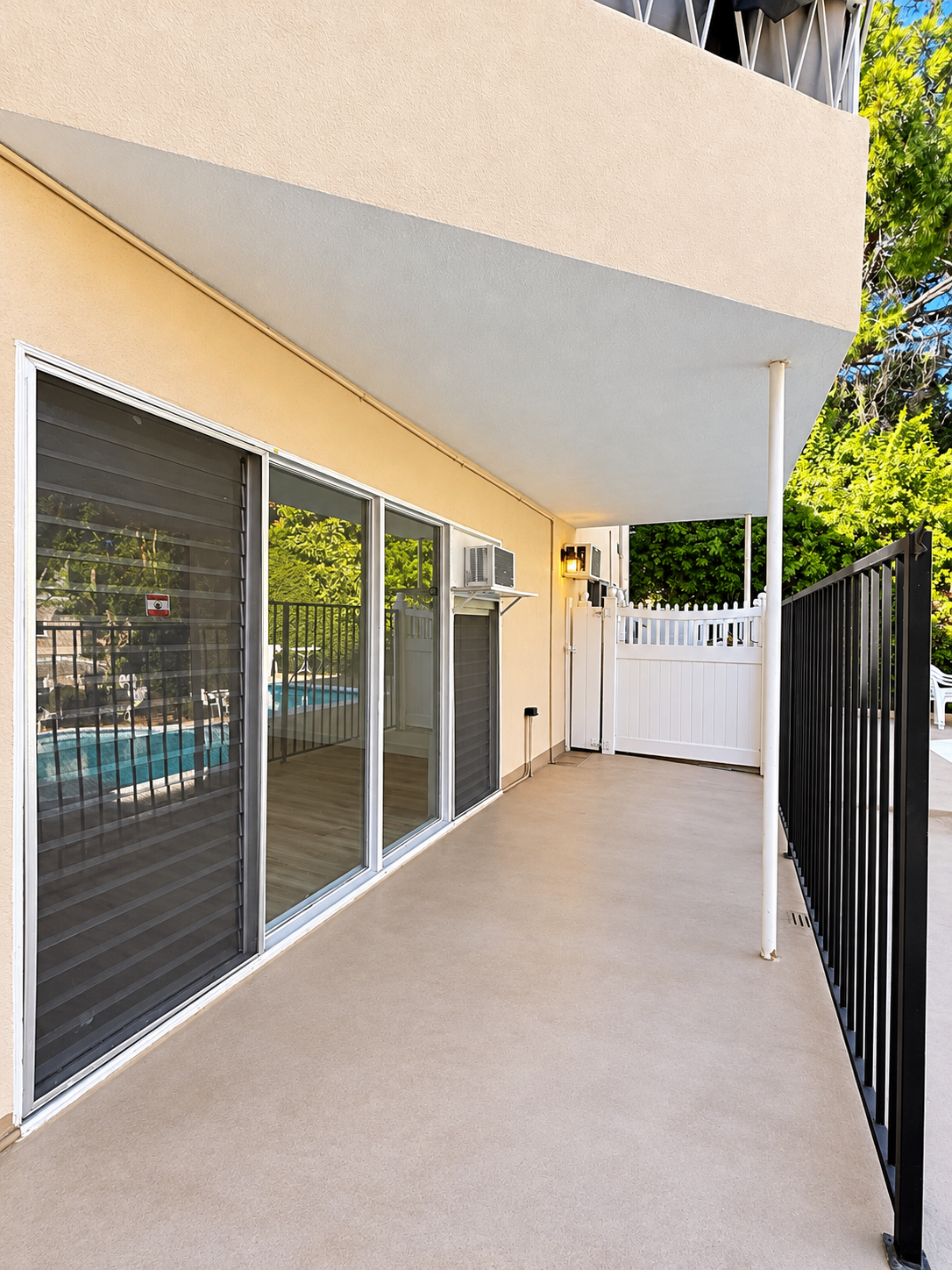 1 bedroom apartment with pool, pet friendly in 1327 Laurel Ave, Unit 7 West Hollywood, CA 90046 — photo 9