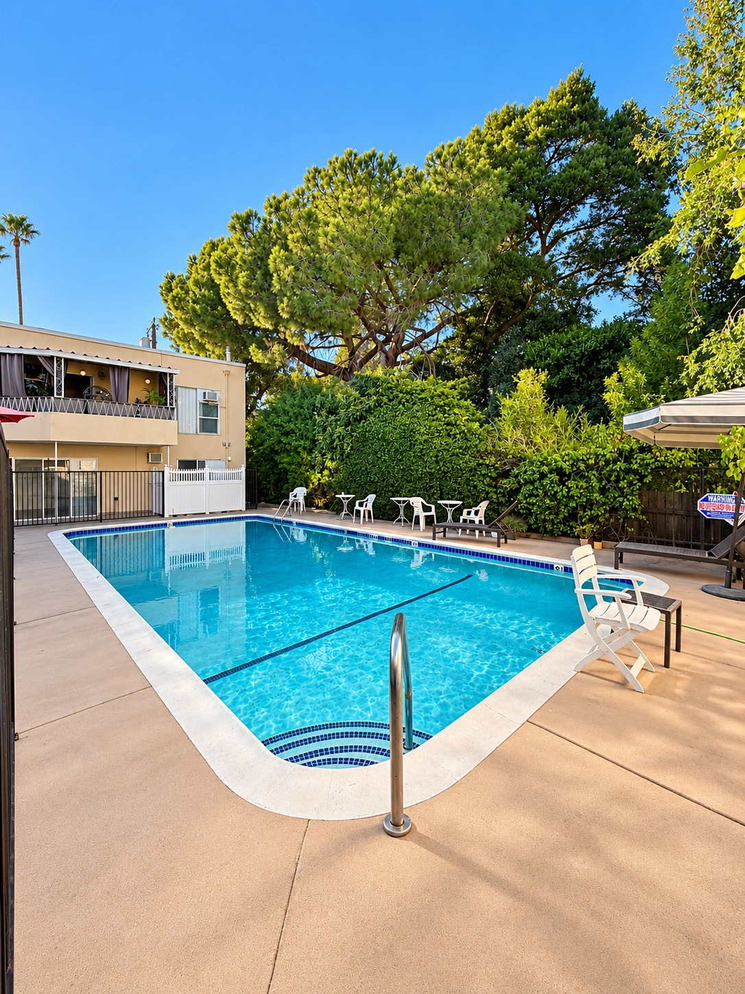 1 bedroom apartment with pool, pet friendly in 1327 Laurel Ave, Unit 7 West Hollywood, CA 90046 — photo 10