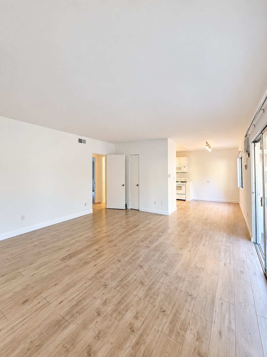 2 bedroom apartment with pool, pet friendly in 1327 Laurel Ave, Unit 3 West Hollywood, CA 90046 — photo 11
