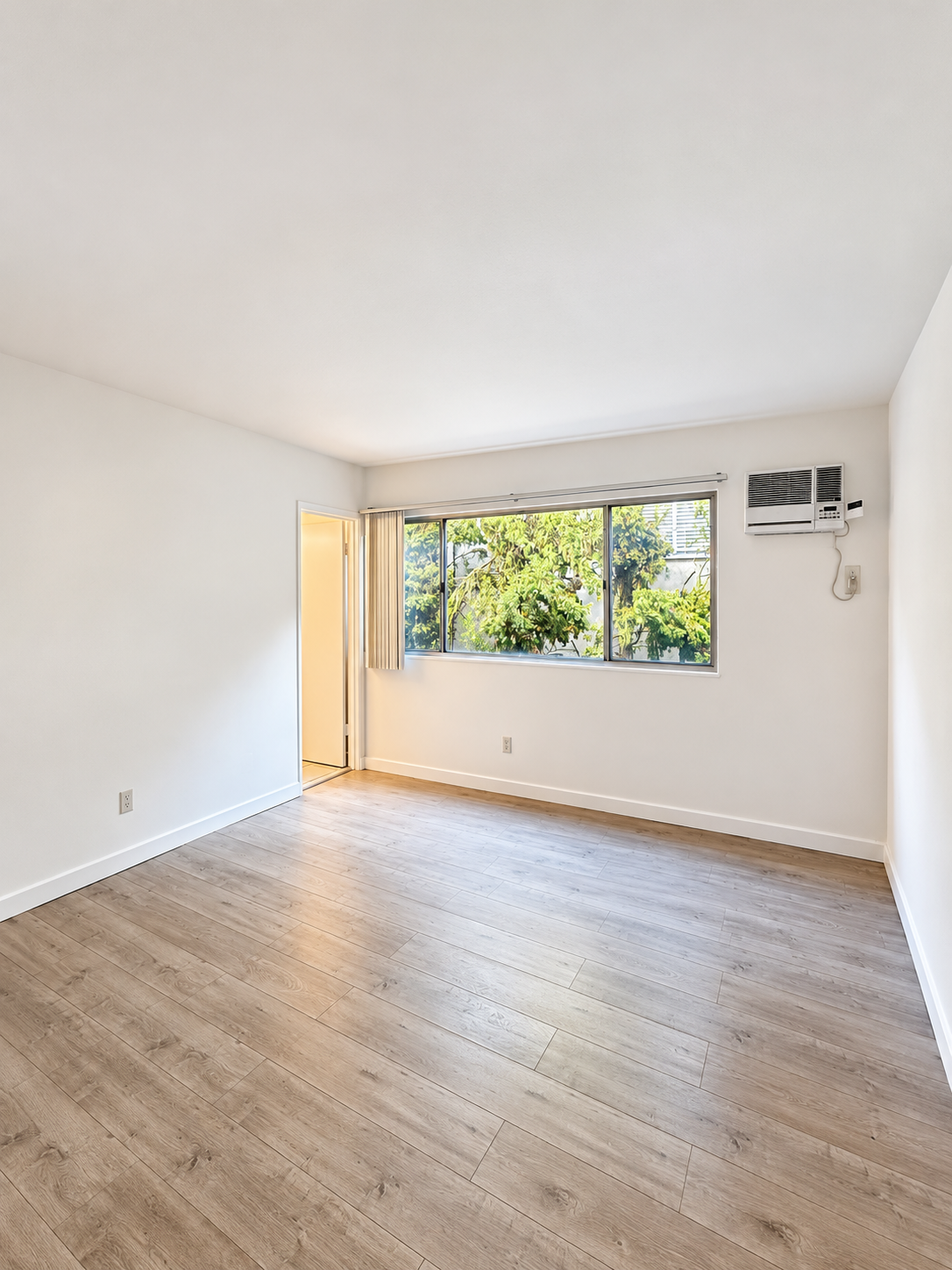 2 bedroom apartment with pool, pet friendly in 1327 Laurel Ave, Unit 3 West Hollywood, CA 90046 — photo 14