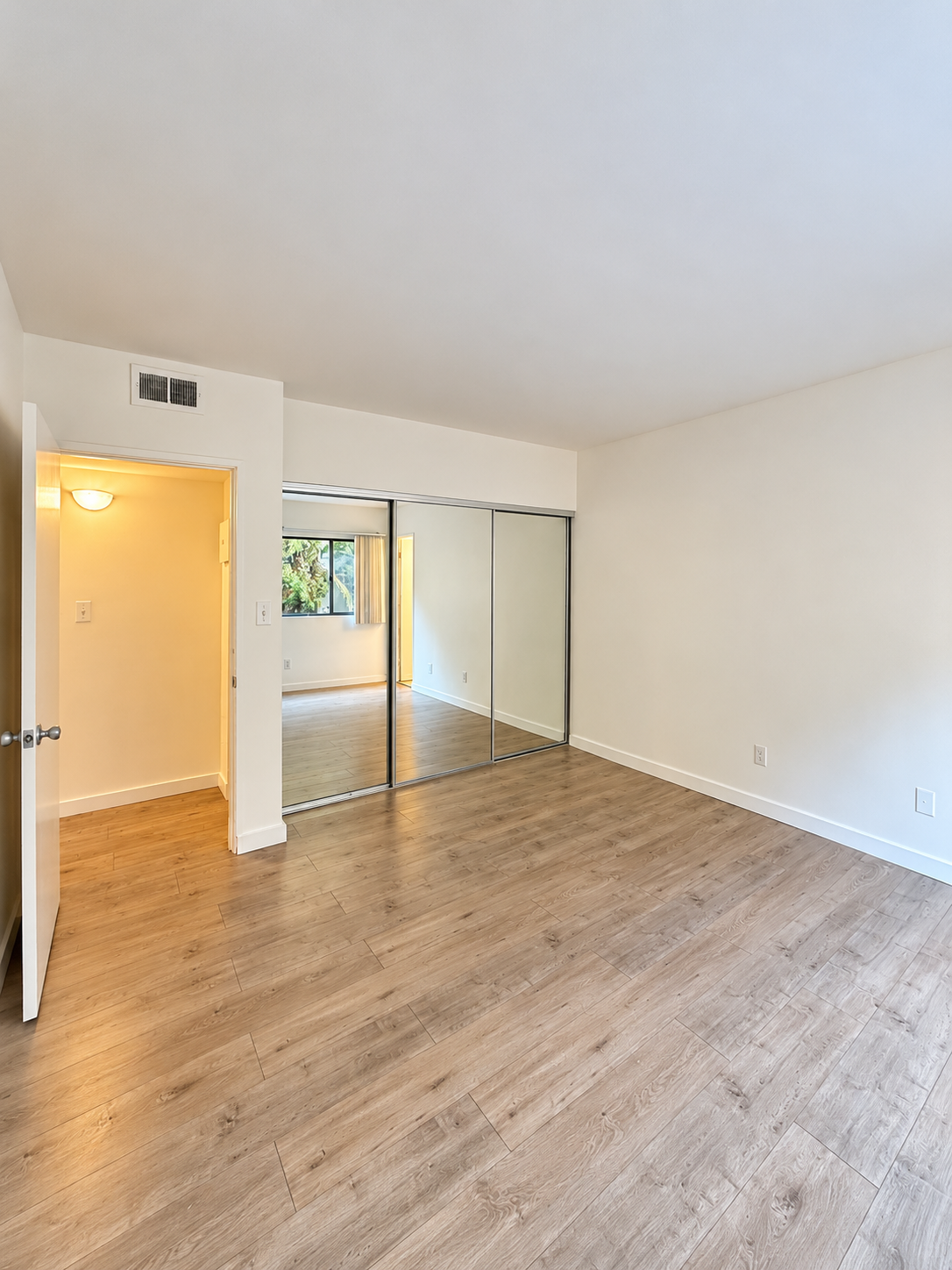 2 bedroom apartment with pool, pet friendly in 1327 Laurel Ave, Unit 3 West Hollywood, CA 90046 — photo 15