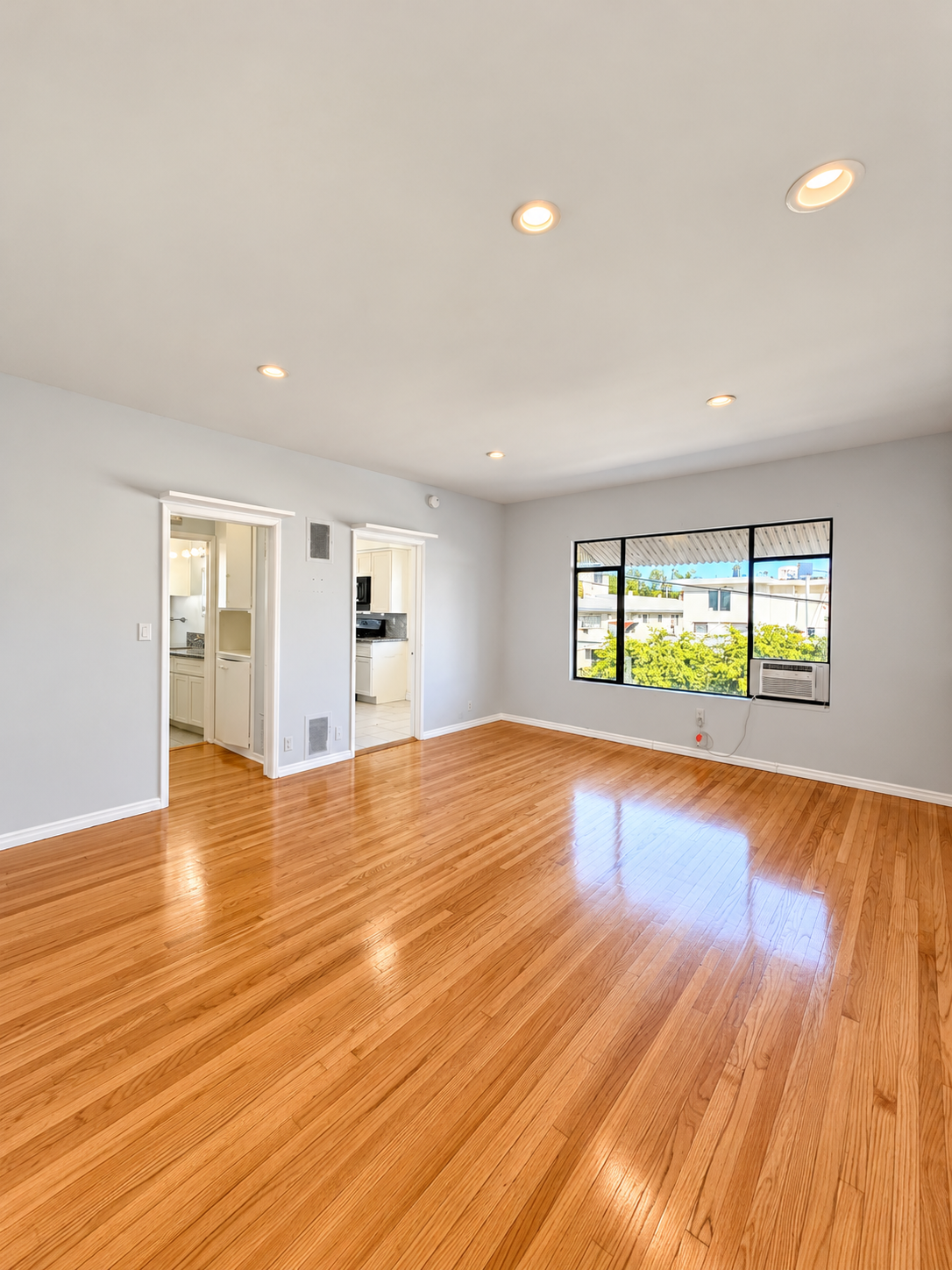 apartment, pet friendly in 1530 Laurel Ave, Unit 11 Los Angeles, CA 90046 — photo 8