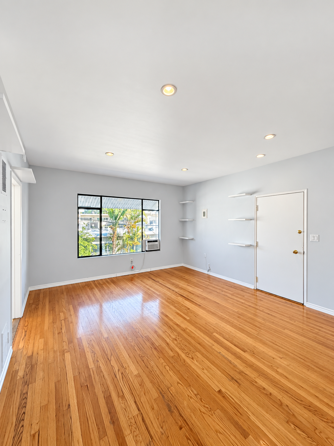 apartment, pet friendly in 1530 Laurel Ave, Unit 11 Los Angeles, CA 90046 — photo 9