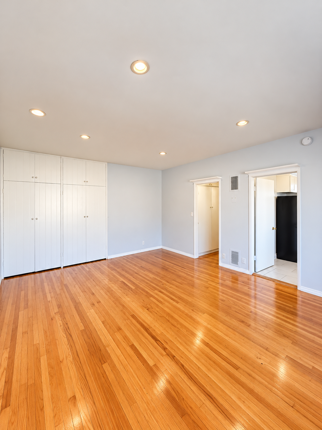 apartment, pet friendly in 1530 Laurel Ave, Unit 11 Los Angeles, CA 90046 — photo 10