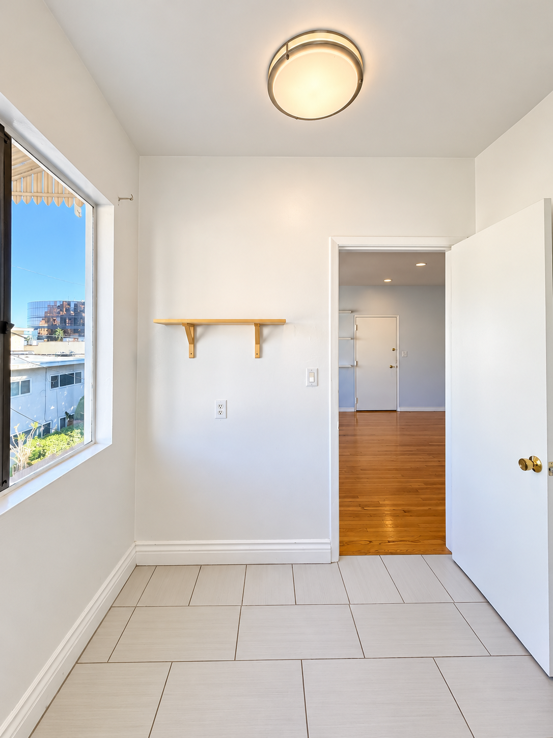 apartment, pet friendly in 1530 Laurel Ave, Unit 11 Los Angeles, CA 90046 — photo 11