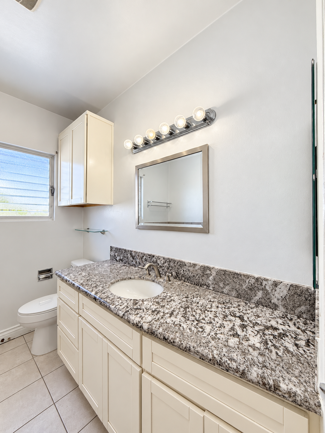 apartment, pet friendly in 1530 Laurel Ave, Unit 11 Los Angeles, CA 90046 — photo 5