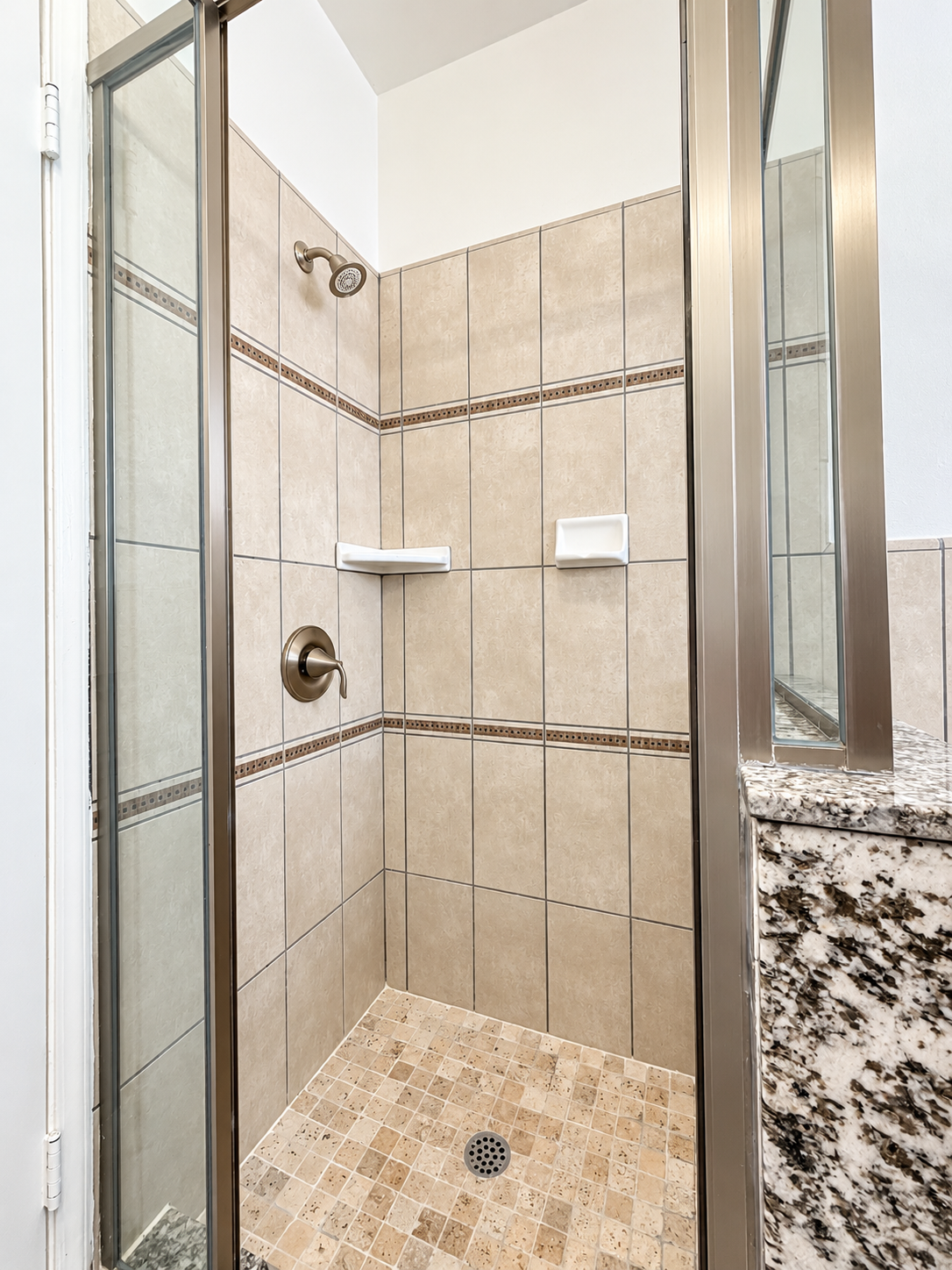 apartment, pet friendly in 1530 Laurel Ave, Unit 11 Los Angeles, CA 90046 — photo 6