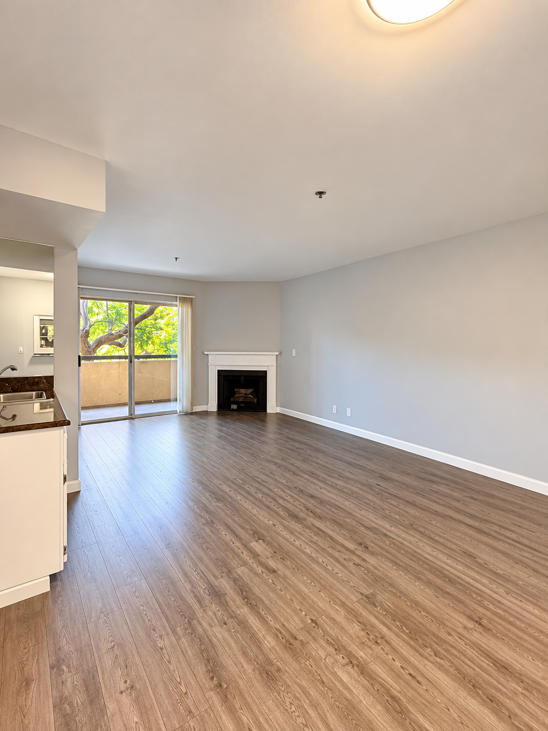 2 bedroom apartment with balcony, pet friendly in 8722 Burton Way, Unit 102 Los Angeles, CA 90048 — photo 8