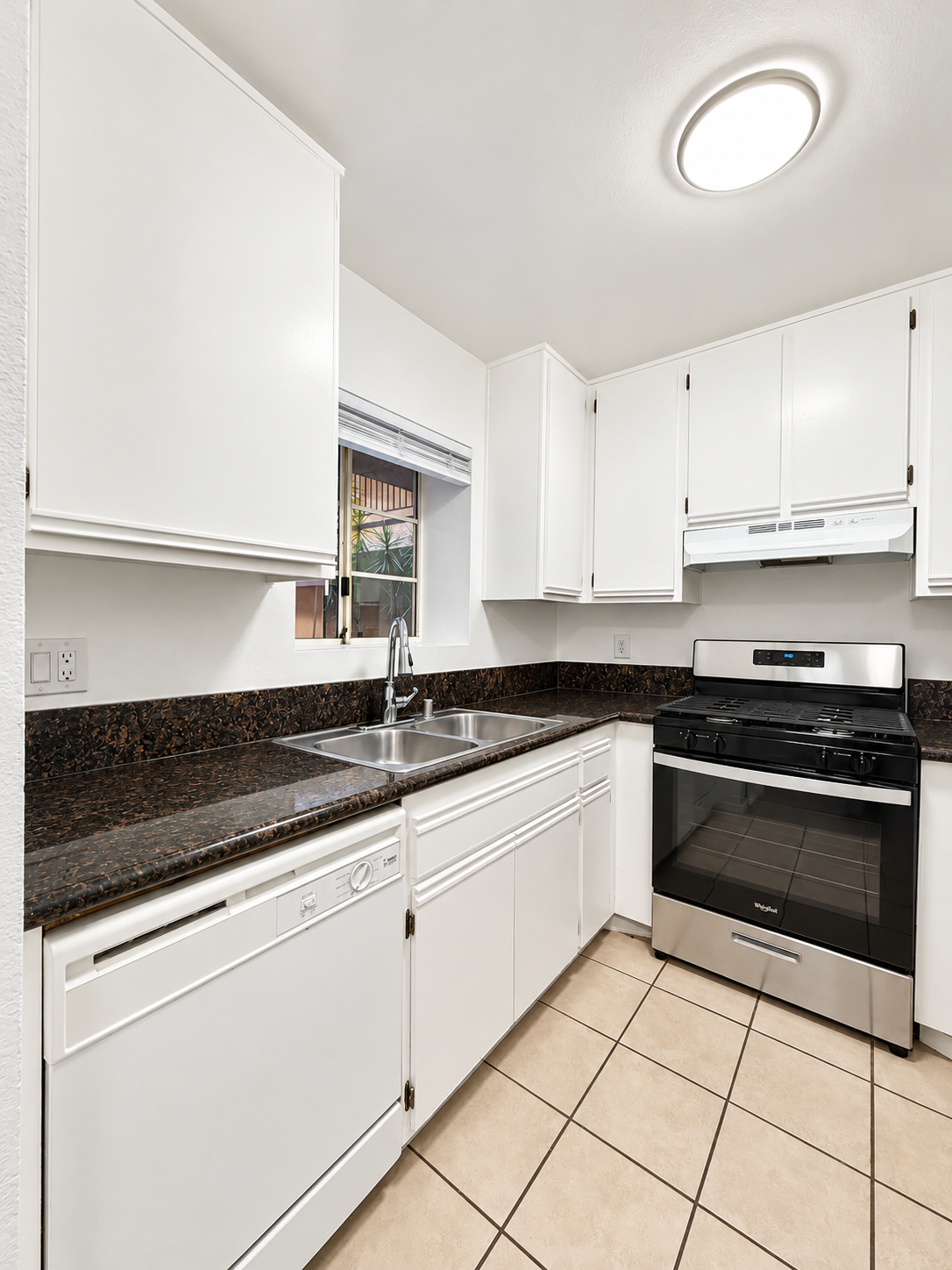2 bedroom apartment with balcony, pet friendly in 8722 Burton Way, Unit 102 Los Angeles, CA 90048 — photo 5