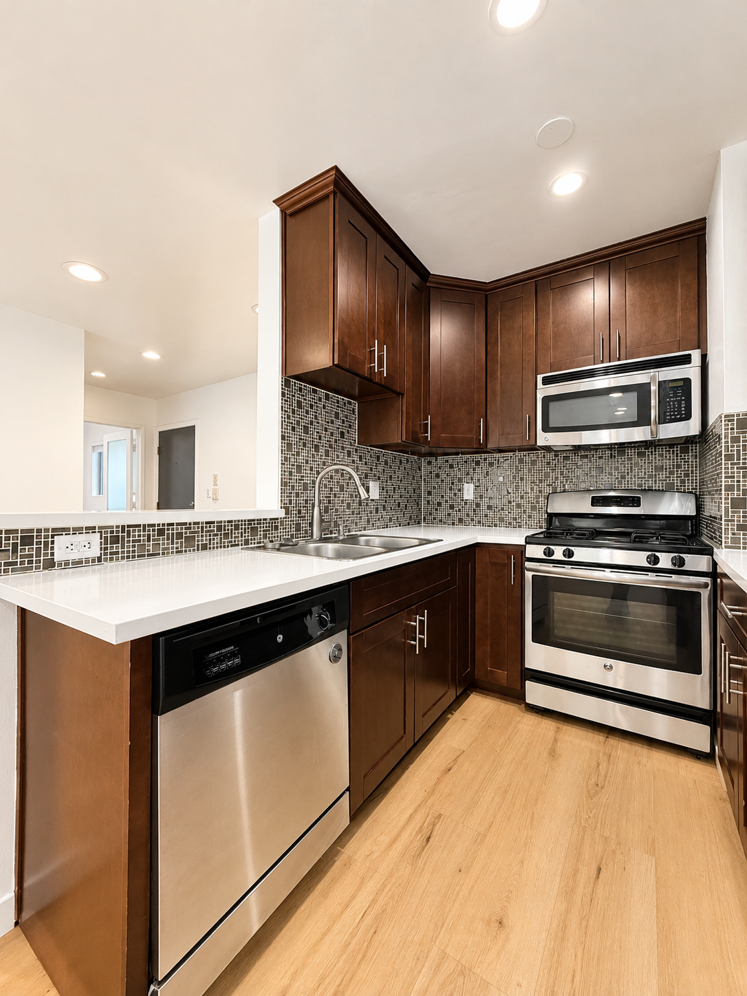 2 bedroom apartment with pool, pet friendly in 1837 N La Brea Ave, Unit 12 Los Angeles, CA 90046 — photo 6