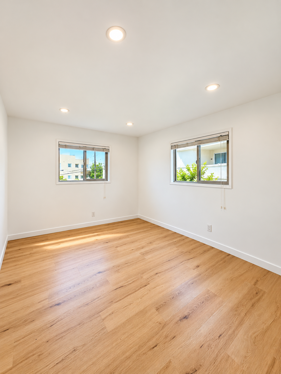 2 bedroom apartment with pool, pet friendly in 1837 N La Brea Ave, Unit 12 Los Angeles, CA 90046 — photo 4