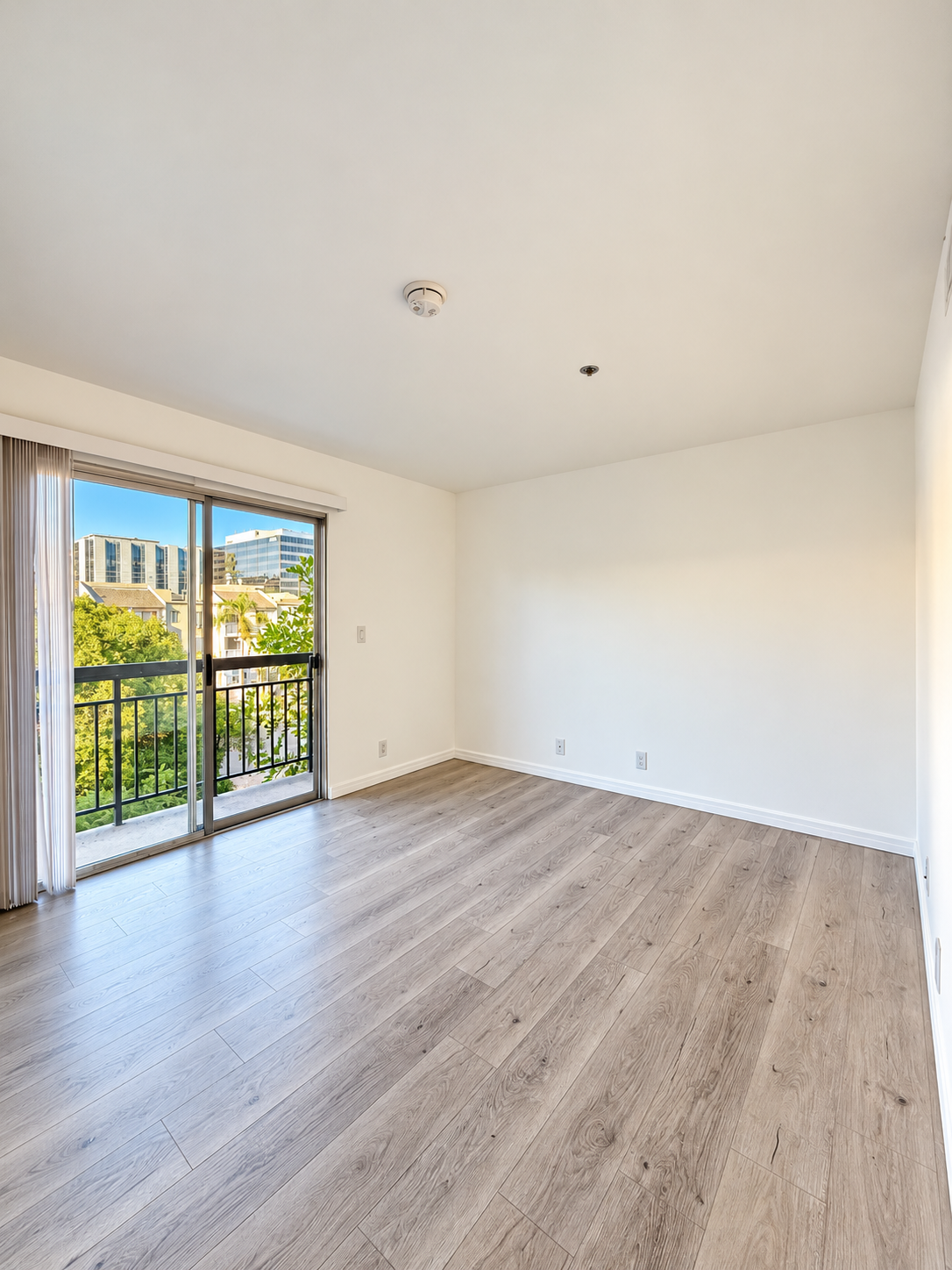 2 bedroom apartment with balcony, pet friendly in 8722 Burton Way, Unit 310 Los Angeles, CA 90048 — photo 4