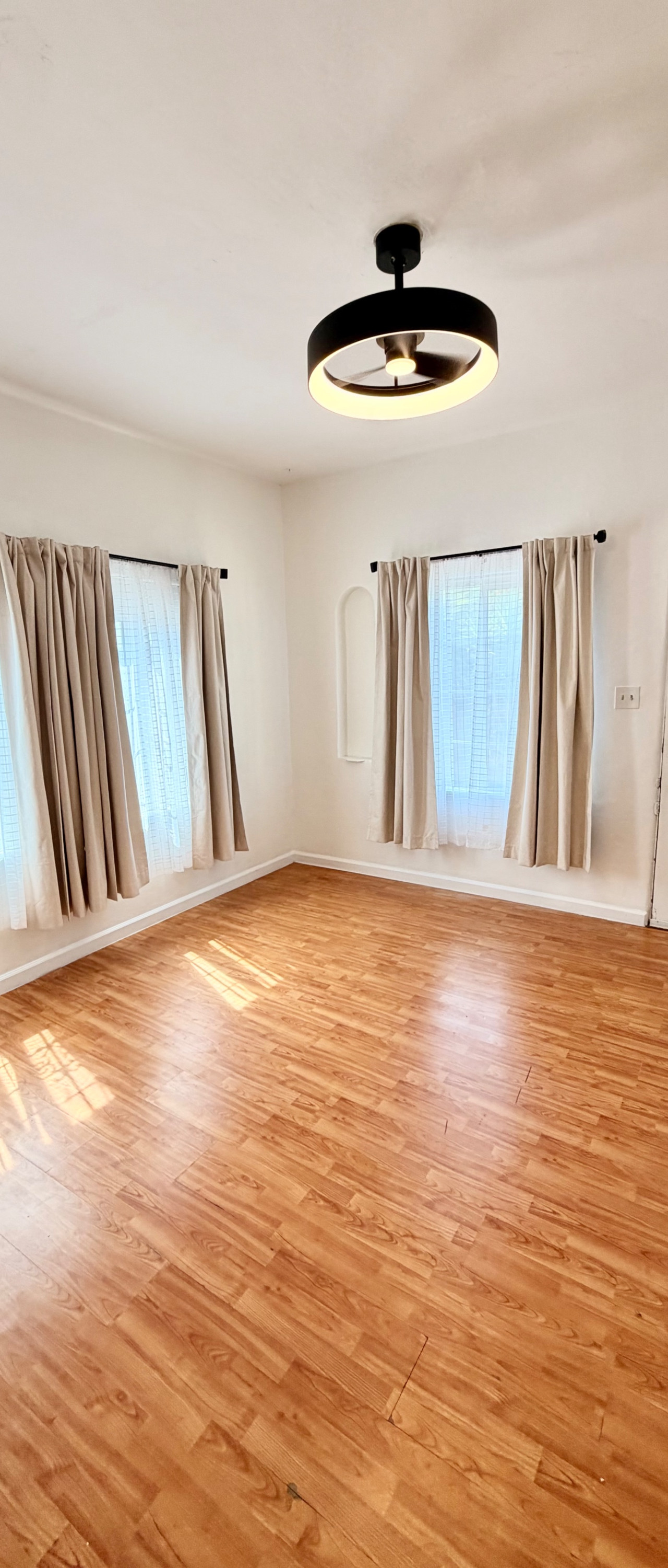 Spacious 1 Bedroom 1 Bathroom - Property Image 1